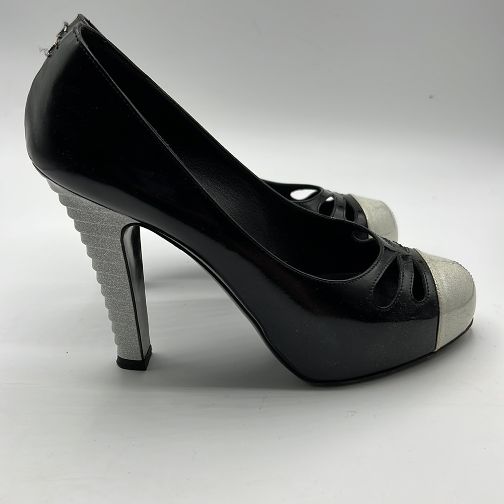 Authentic used Chanel heels size 37.5. I’m a size 6.5/7 and fits me perfectly. - Picture 4 of 8